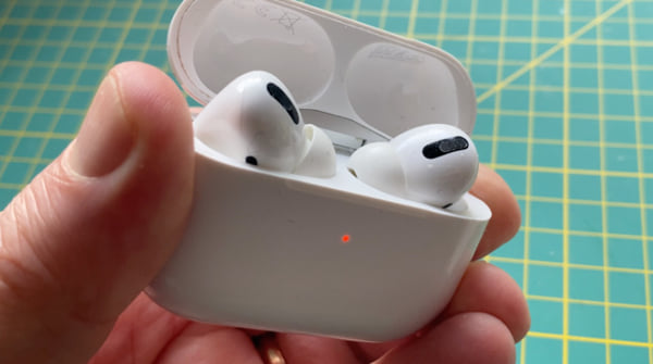 open-the-airpods-case’s-lid-before-connecting